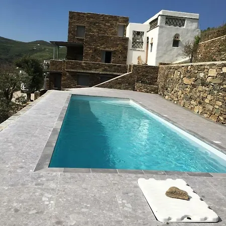 וילה Tinos Pigeon House *